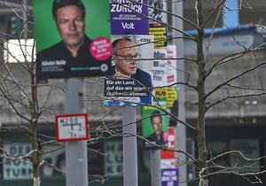 Wahlplakate trotzen laut Umfrage Sozialen Medien