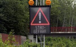 Autofahrer standen länger - trotz weniger Staus