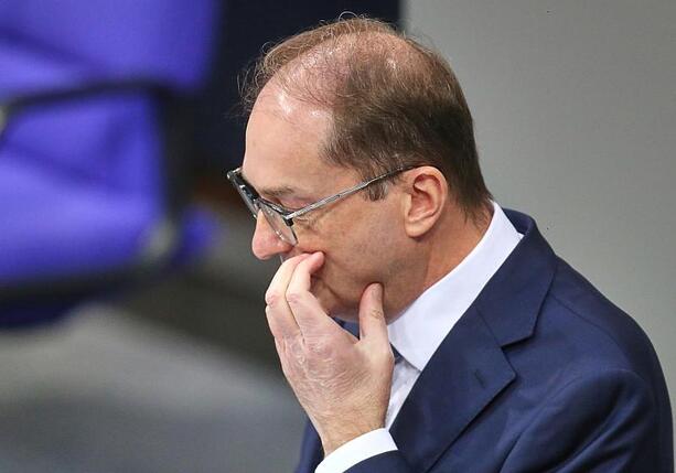 Bild vergr&ouml;&szlig;ern: Geheimdienste und Cyberdome: Behrens bei Dobrindt-Plänen skeptisch