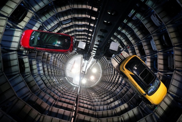 Bild vergr&ouml;&szlig;ern: Konzernchefs von VW und Stellantis fordern Bonus für E-Autos Made in Europe