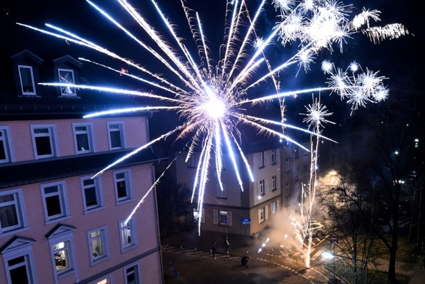 Bild vergr&ouml;&szlig;ern: Tödlicher Brand durch Silvesterrakete: Zwei Verdächtige in Bayern ermittelt