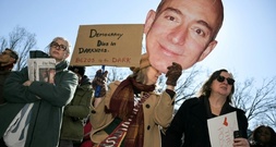 Hunderte Menschen demonstrieren gegen Kahlschlag bei der 