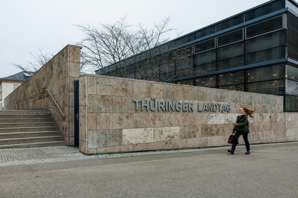 Bild vergr&ouml;&szlig;ern: Umfrage: Brombeer-Koalition in Thüringen weiter ohne Mehrheit