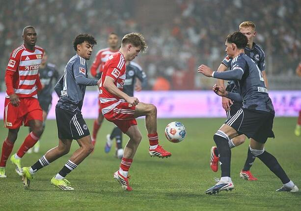 Bild vergr&ouml;&szlig;ern: 1. Bundesliga: Union und Frankfurt unentschieden