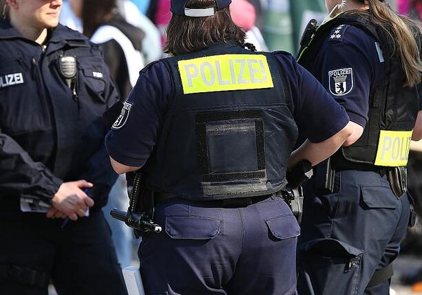 Bild vergr&ouml;&szlig;ern: Gewerkschaft kritisiert hohe psychische Belastung von Polizisten