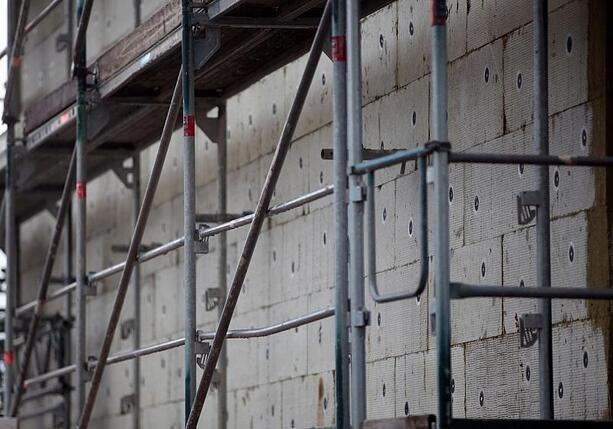 Bild vergr&ouml;&szlig;ern: Schneider will Gebäudesanierungen und Klimahandwerk mehr fördern