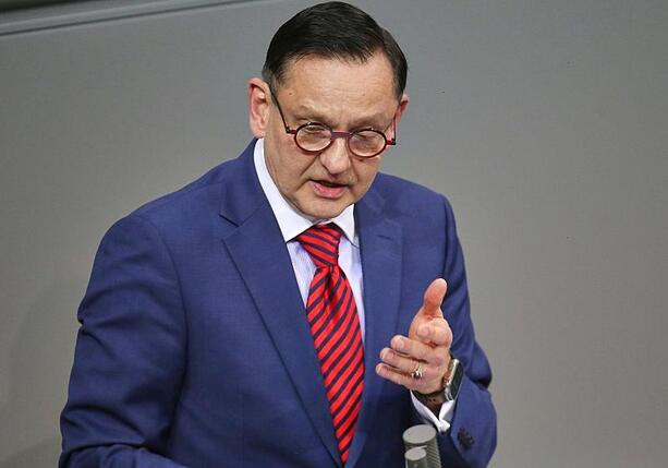 Bild vergr&ouml;&szlig;ern: Bericht: AfD-Vize will zu Remigrations-Gipfel mit Sellner reisen