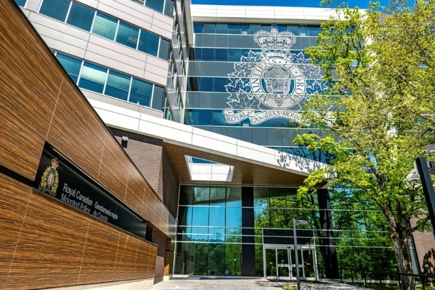 Bild vergr&ouml;&szlig;ern: Polizei: Neun Tote bei Schusswaffenvorfall an Schule und Wohngebäude in Kanada