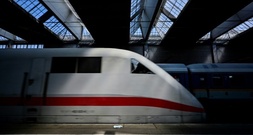 21-Järiger soll nach Axtangriff in ICE in Bayern dauerhaft in Psychiatrie