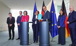 EFI-Gutachten: Expertenkommission übergibt Empfehlungen an Kanzler