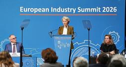 Von der Leyen will schnellere Genehmigungsverfahren für Industrie
