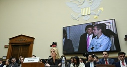 Epstein-Akten: US-Justizministerin Bondi verteidigt Vorgehen gegen 