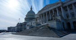 Republikanische Abweichler: US-Repräsentantenhaus stimmt gegen Kanada-Zölle