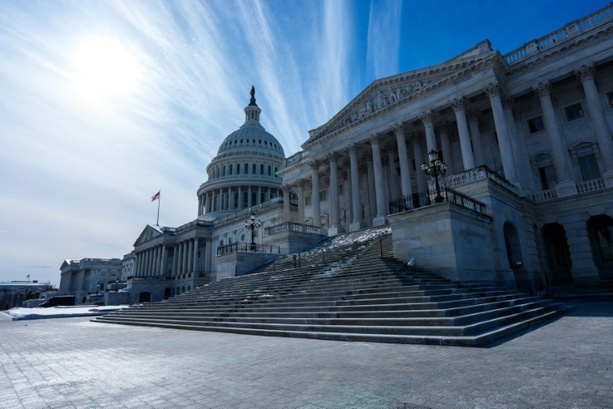 Bild vergr&ouml;&szlig;ern: Republikanische Abweichler: US-Repräsentantenhaus stimmt gegen Kanada-Zölle