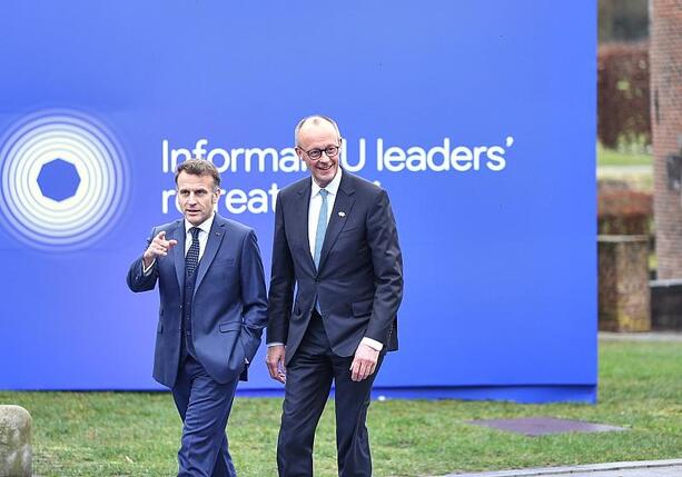 Bild vergr&ouml;&szlig;ern: EU-Gipfeltreffen: Merz und Macron demonstrieren Einigkeit