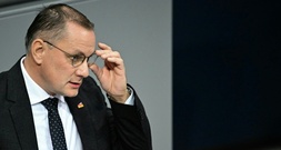 Bericht: Chrupalla beschäftigt Ehefrau eines anderen AfD-Politikers