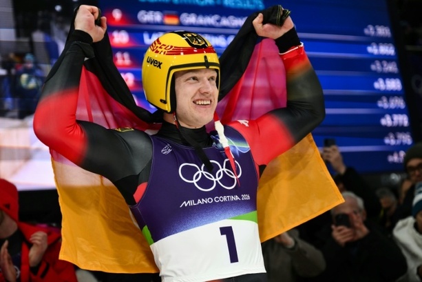 Bild vergr&ouml;&szlig;ern: Lieber Herr Merz - es tut mir super leid: Olympiasieger drückt Anruf von Kanzler weg