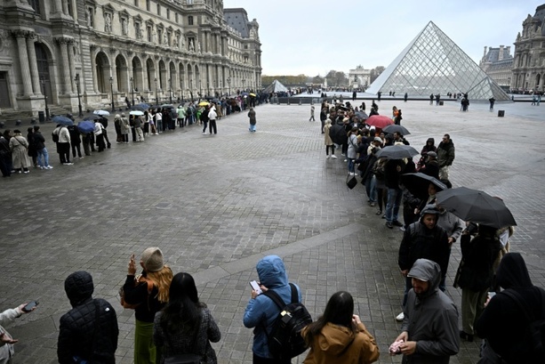 Bild vergr&ouml;&szlig;ern: Louvre unter Druck: Massiver Ticketbetrug und neuer Wasserschaden