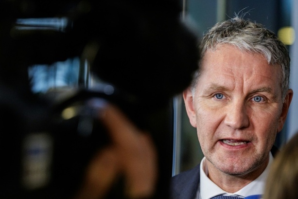 Bild vergr&ouml;&szlig;ern: Vor Kommunalwahl in Bayern: Gericht kippt Redeverbote für AfD-Politiker Höcke