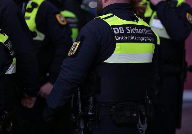 Bild vergr&ouml;&szlig;ern: Deutsche Bahn will Mitarbeiter mit Bodycams ausstatten