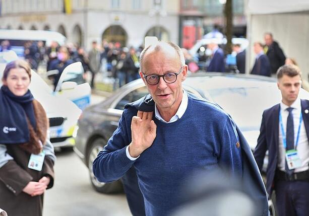 Bild vergr&ouml;&szlig;ern: Antragsberatung auf CDU-Parteitag: Merz untersagt Alkohol-Ausschank