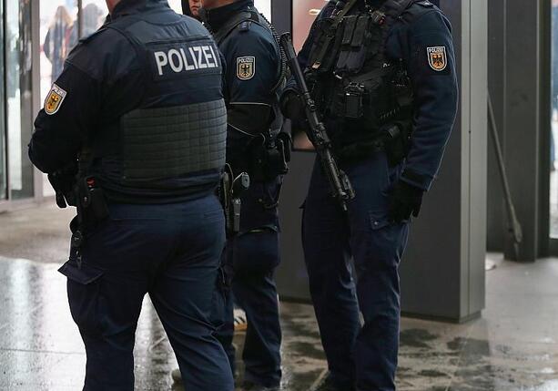 Bild vergr&ouml;&szlig;ern: Über 980 Messer- und 2.200 Sexualdelikte an Bahnhöfen und Zügen