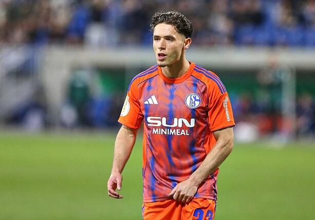 Bild vergr&ouml;&szlig;ern: 2. Liga: Schalke schlägt Kiel und ist wieder Tabellenführer