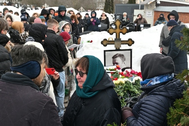 Bild vergr&ouml;&szlig;ern: Mutter von Nawalny fordert Gerechtigkeit für ihren ermordeten Sohn