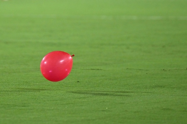 Bild vergr&ouml;&szlig;ern: Ballon mit Geburtstagsgruß schwebt 200 Kilometer - bis zum Stuttgarter Flughafen