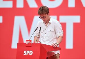 Juso-Chef hält Social-Media-Verbot für nicht durchsetzbar