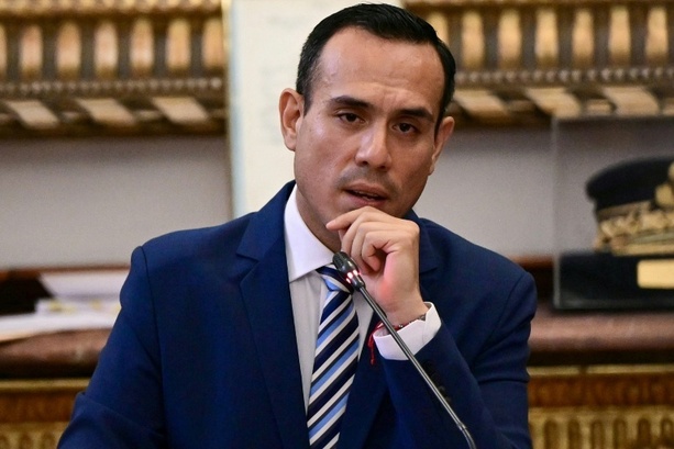 Bild vergr&ouml;&szlig;ern: Sieben Präsidenten in zehn Jahren: Perus Parlament setzt Übergangspräsident Jerí ab