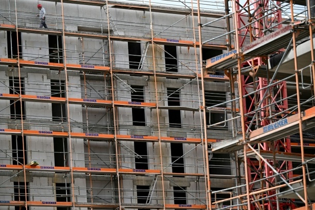 Bild vergr&ouml;&szlig;ern: Erstes Plus seit 2021: Baugenehmigungen kräftig gestiegen