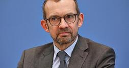 Röwekamp plädiert für zügigen Drohnen-Kauf