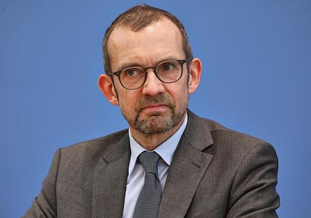 Bild vergr&ouml;&szlig;ern: Röwekamp plädiert für zügigen Drohnen-Kauf