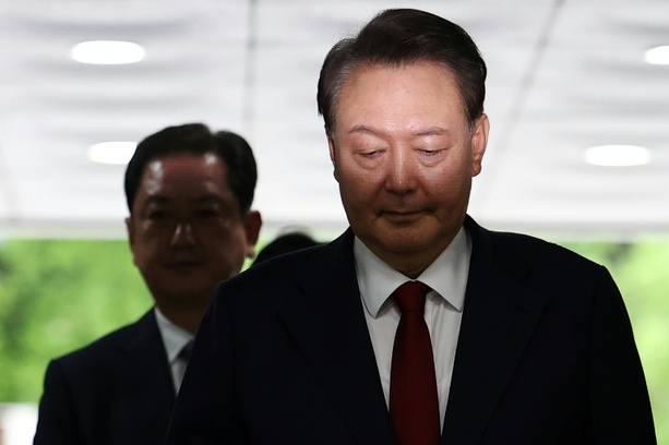 Bild vergr&ouml;&szlig;ern: Ausrufung des Kriegsrechts: Südkoreas Ex-Präsident Yoon zu lebenslanger Haft verurteilt