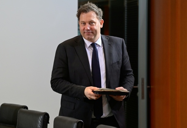 Bild vergr&ouml;&szlig;ern: Klingbeil schließt Steuererhöhungen nicht aus - aber Vorrang für Einsparungen