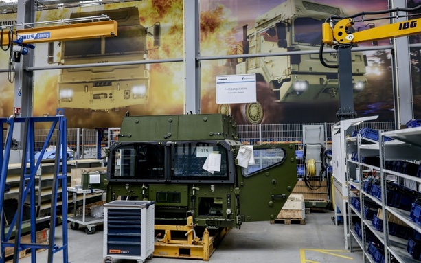 Bild vergr&ouml;&szlig;ern: Auftragsbestand in der Industrie im Dezember weiter gestiegen