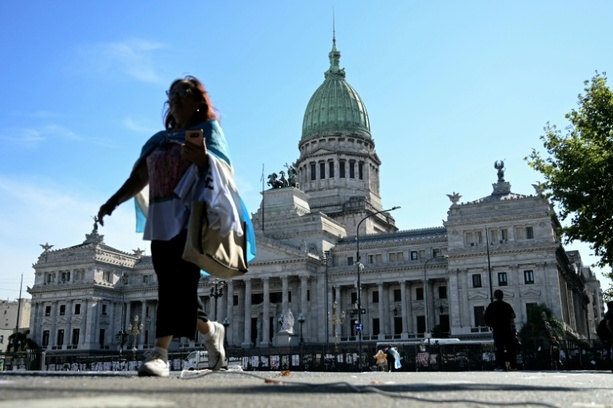 Bild vergr&ouml;&szlig;ern: Protest gegen Mileis Arbeitsmarktreform: Zusammenstöße in Buenos Aires