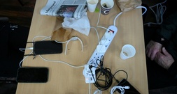 Täter nutzt veraltete Bankverbindung: Betrug an Seniorin in Brandenburg scheitert