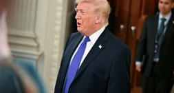 Oberstes US-Gericht kippt Großteil von Trumps Zöllen - EU prüft Urteil 