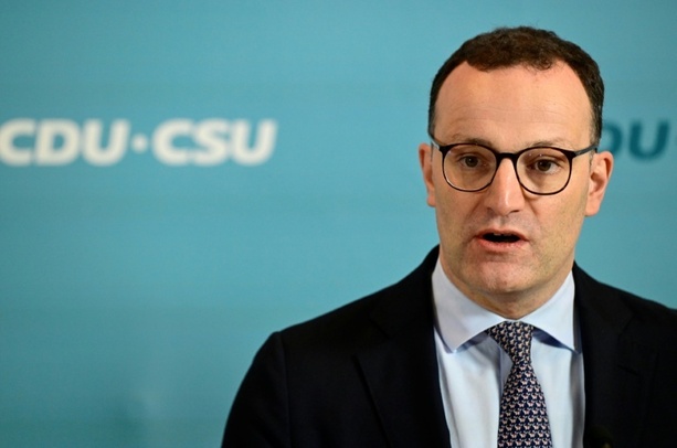 Bild vergr&ouml;&szlig;ern: Spahn verteidigt bei CDU-Parteitag Bilanz von Merz-Regierung