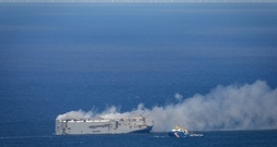 Versicherer fordern strengere Vorgaben für Transport von Batterien und E-Autos