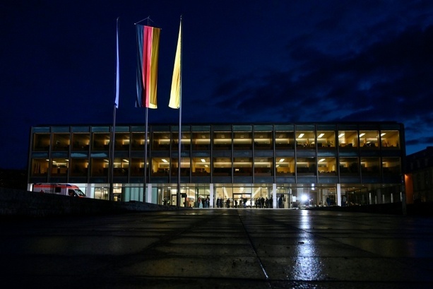 Bild vergr&ouml;&szlig;ern: Umfrage vor Landtagswahl in Baden-Württemberg: CDU stärkste Kraft vor Grünen