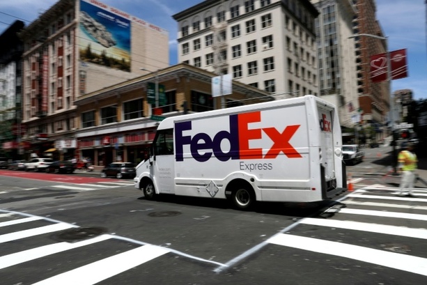 Bild vergr&ouml;&szlig;ern: Nach Urteil gegen Trumps Zölle: US-Lieferunternehmen Fedex verklagt US-Regierung