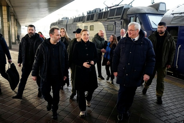 Bild vergr&ouml;&szlig;ern: Von der Leyen und europäische Staatenlenker treffen vier Jahre nach Kriegsbeginn in Kiew ein