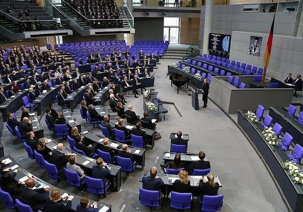 Bild vergr&ouml;&szlig;ern: Großteil der AfD-Fraktion boykottiert Trauerfeier für Rita Süssmuth