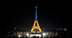 Vier Jahre Krieg: Eiffelturm leuchtet in ukrainischen Nationalfarben