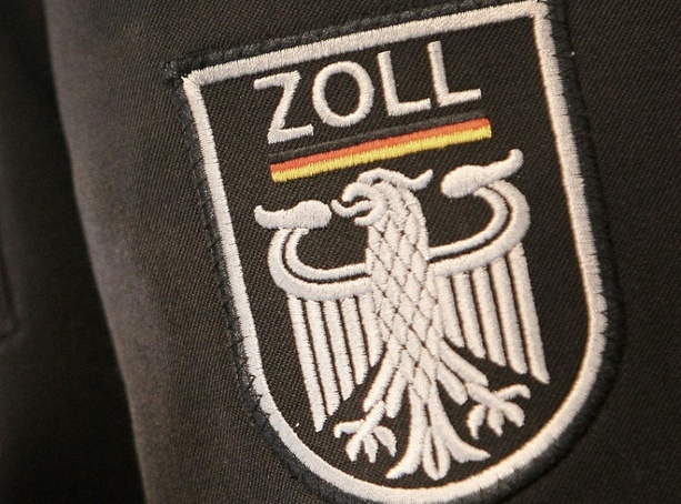 Bild vergr&ouml;&szlig;ern: Schwarzarbeitsgeflecht in Sicherheitsbranche: Großrazzia in sieben Bundesländern