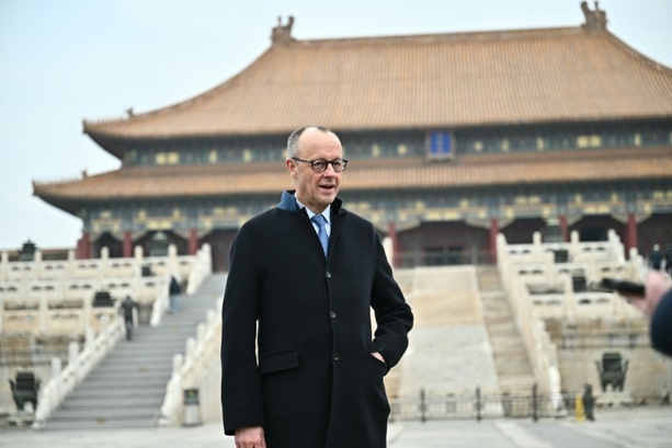 Bild vergr&ouml;&szlig;ern: Merz schließt China-Reise ab: Besuch in Verbotener Stadt und Tech-Metropole Hangzhou