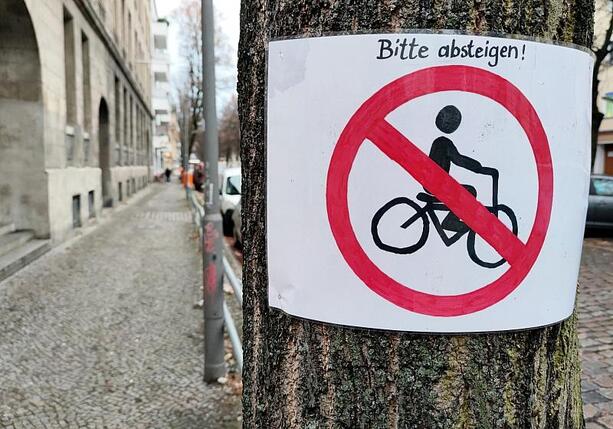 Bild vergr&ouml;&szlig;ern: Fußgängerverband will härtere Strafen für Radfahren auf Gehwegen